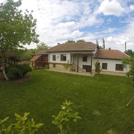 Къща за гости Krai Potoka 3*