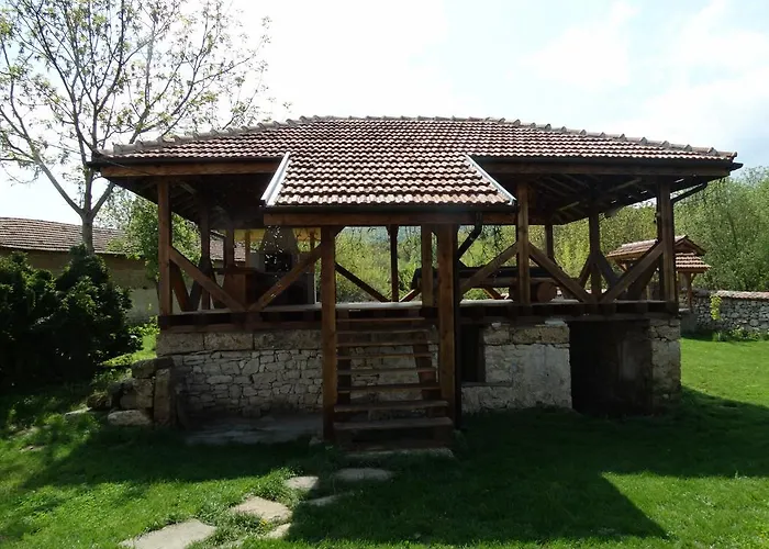 Къща за гости Krai Potoka Крушуна